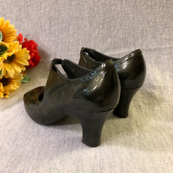 NWOT - Forest Green Patent Open Toe Buckled Pumps - Picture 4 of 16